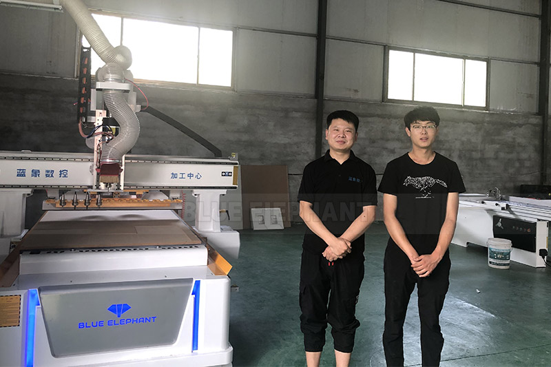 山東泰安XX家具廠訂購(gòu)板式家具生產(chǎn)線(xiàn)